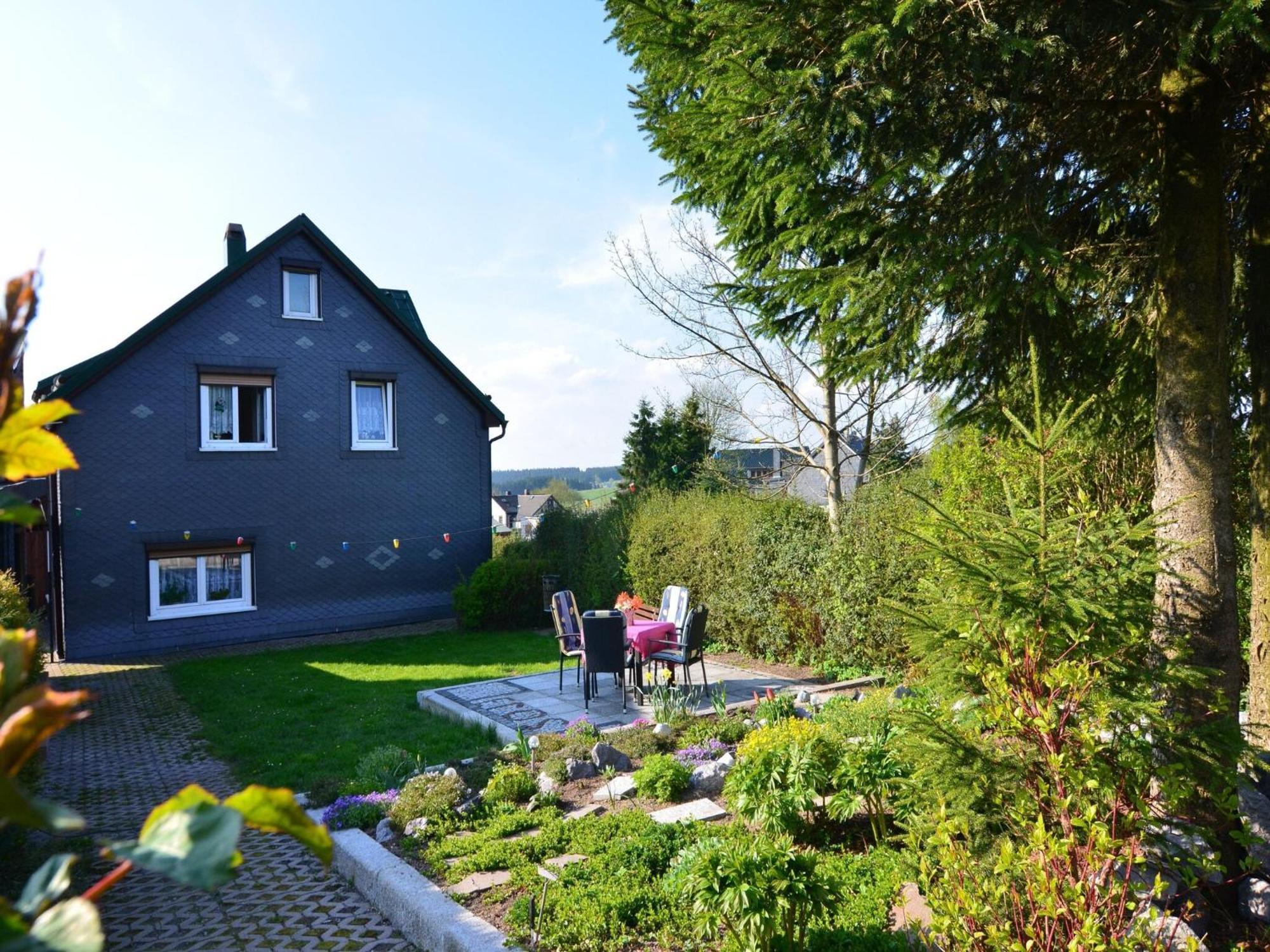 Holiday Home In Neustadt Am Rennsteig With Pond Esterno foto