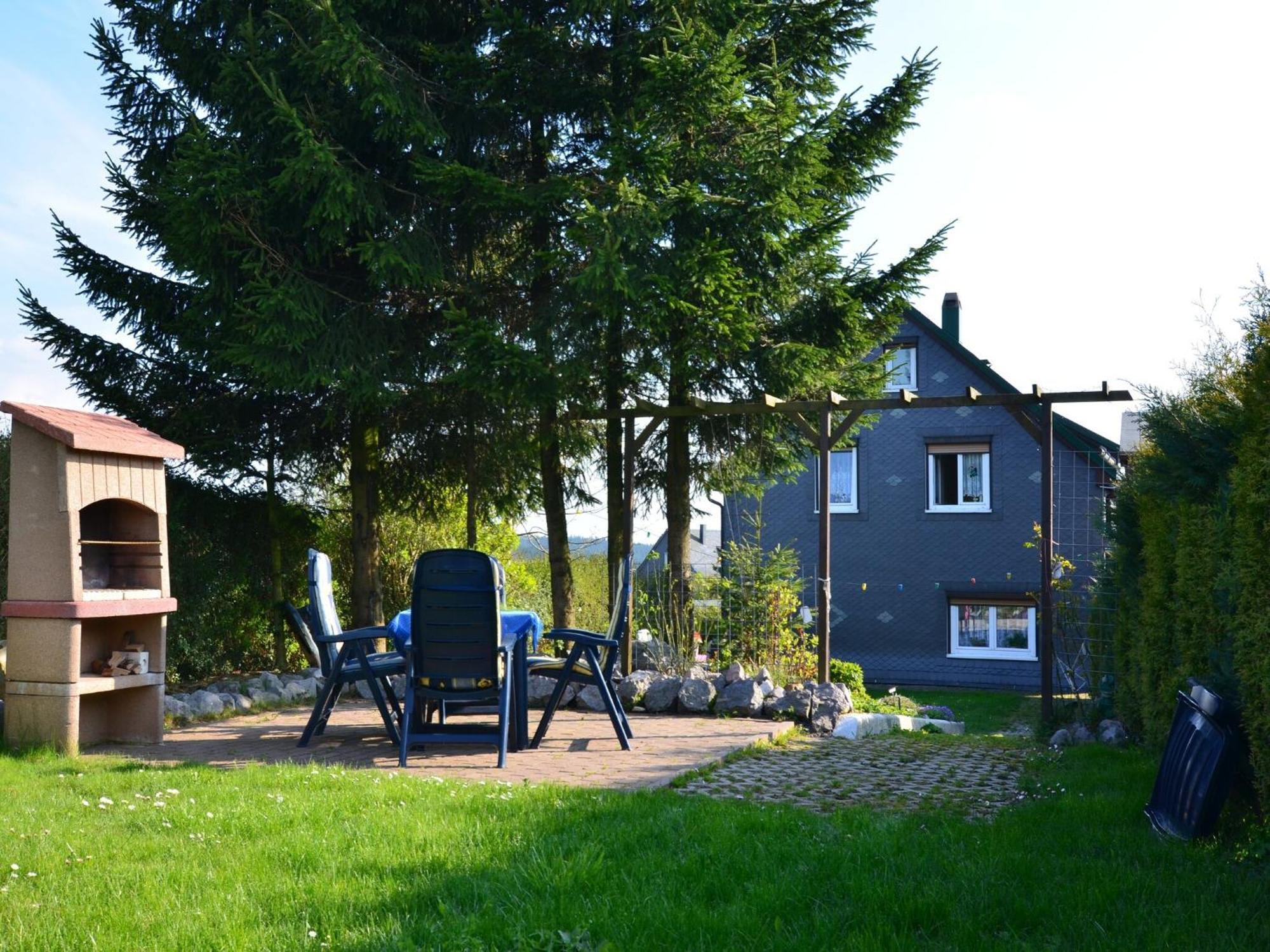 Holiday Home In Neustadt Am Rennsteig With Pond Esterno foto